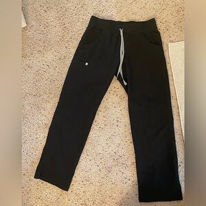 Figs Yola scrub pants bottoms in black size small - petite